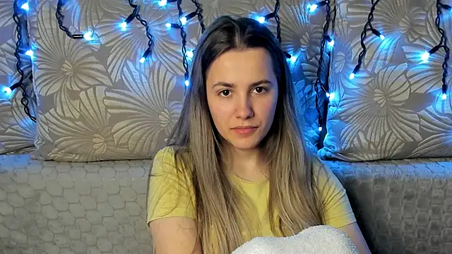 Snapshot of MaggieCake chatting on February 15, 7:51 am MaggieCake online show from February 15, 7:51 am