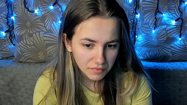 Snapshot of MaggieCake chatting on February 16, 1:46 am MaggieCake online show from February 16, 1:46 am