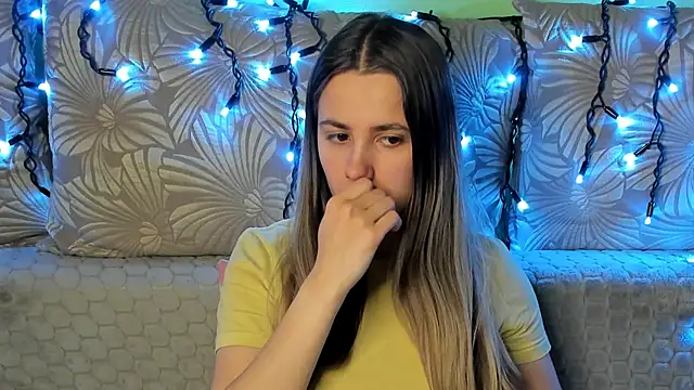 Snapshot of MaggieCake chatting on February 23, 6:22 am MaggieCake online show from February 23, 6:22 am