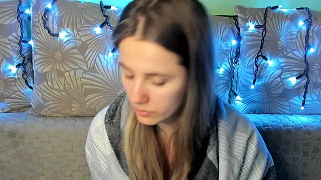 Snapshot of MaggieCake chatting on February 26, 2:21 am MaggieCake online show from February 26, 2:21 am