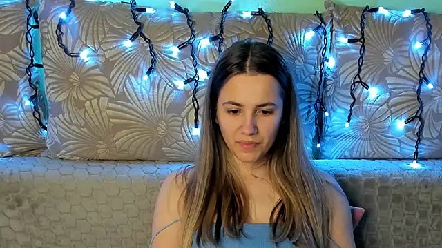 Snapshot of MaggieCake chatting on March 1, 2:24 am MaggieCake online show from March 1, 2:24 am