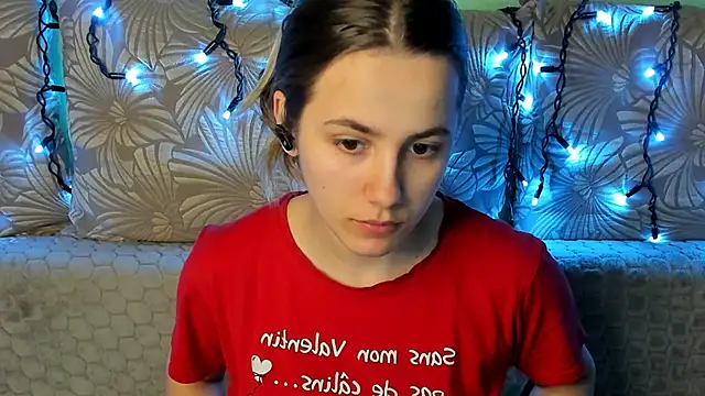 Snapshot of MaggieCake chatting on March 2, 1:41 am MaggieCake online show from March 2, 1:41 am