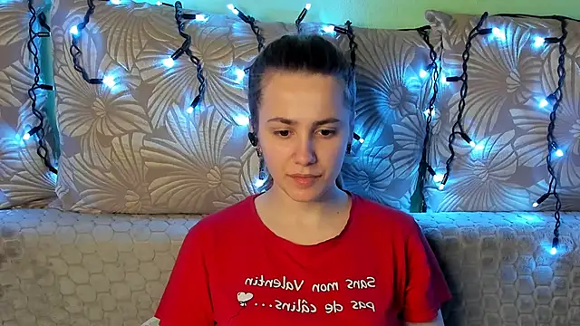 Snapshot of MaggieCake chatting on March 4, 1:22 am MaggieCake online show from March 4, 1:22 am