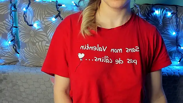 Snapshot of MaggieCake chatting on March 5, 1:12 am MaggieCake online show from March 5, 1:12 am