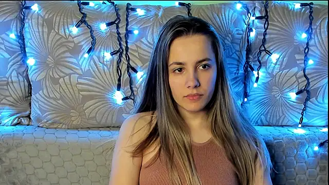 Snapshot of MaggieCake chatting on March 19, 1:53 am MaggieCake online show from March 19, 1:53 am