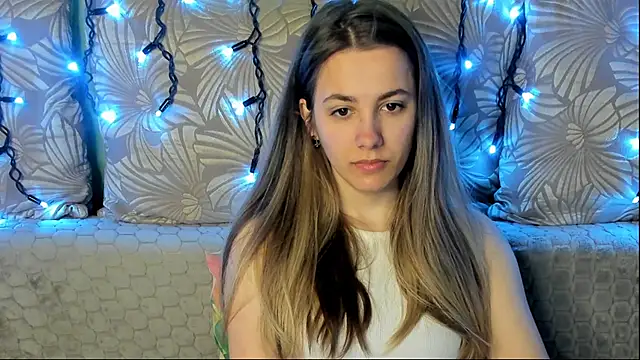 Snapshot of MaggieCake chatting on April 6, 4:57 am MaggieCake online show from April 6, 4:57 am