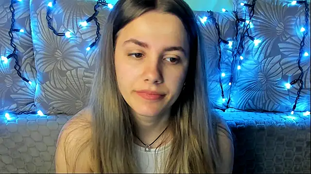 MaggieCake online show from May 8, 2:28 am