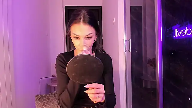 Snapshot of realhotfallingdevil chatting on March 6, 5:26 am realhotfallingdevil online show from March 6, 5:26 am