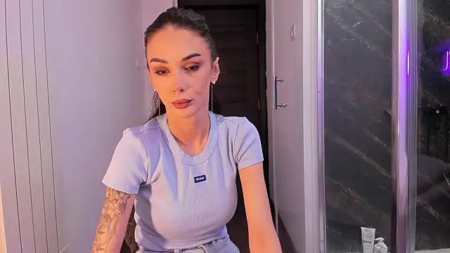 Snapshot of realhotfallingdevil chatting on March 14, 7:03 am realhotfallingdevil online show from March 14, 7:03 am