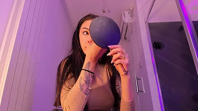 Snapshot of realhotfallingdevil chatting on March 16, 5:44 am realhotfallingdevil online show from March 16, 5:44 am