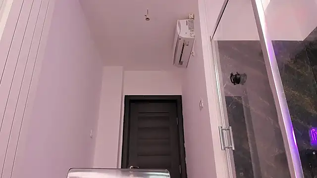 Snapshot of realhotfallingdevil chatting on March 18, 5:43 am realhotfallingdevil online show from March 18, 5:43 am