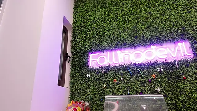 Snapshot of realhotfallingdevil chatting on March 23, 5:11 am realhotfallingdevil online show from March 23, 5:11 am