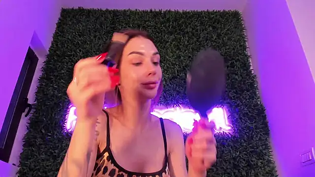 Snapshot of realhotfallingdevil chatting on March 31, 3:41 am realhotfallingdevil online show from March 31, 3:41 am