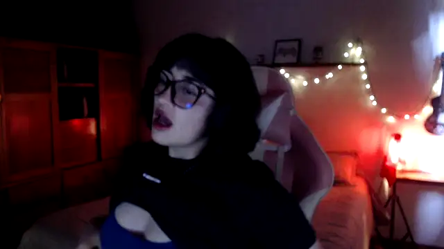 Snapshot of venus_666 chatting on July 3, 9:10 pm venus 666 online show from July 3, 9:10 pm