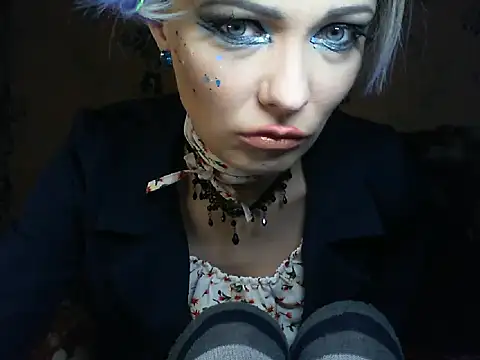 WildMissNiks online show from March 15, 9:15 am