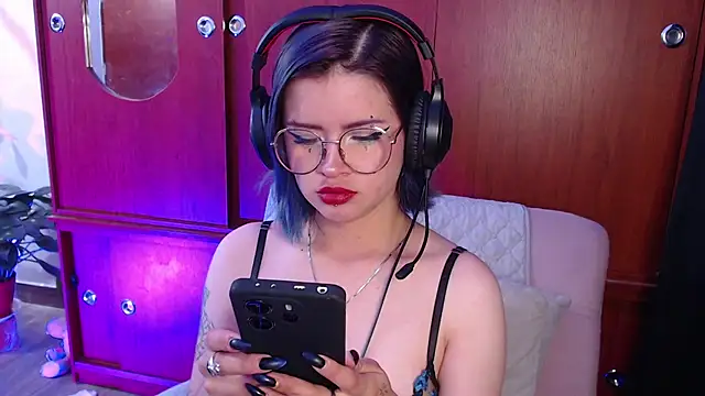 Snapshot of Raventh_ chatting on February 16, 12:34 pm Raventh online show from February 16, 12:34 pm