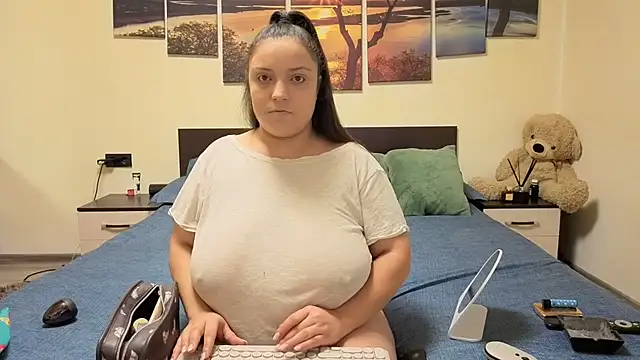 adelline online show from February 13, 9:33 pm