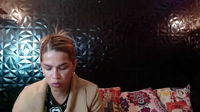 PINK  LOLA1 online show from June 10, 11:57 pm