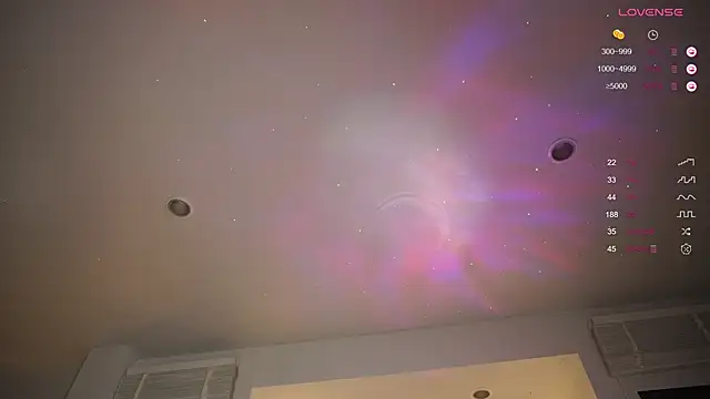 Snapshot of Amylittlestar chatting on November 2, 11:18 pm Amylittlestar online show from November 2, 11:18 pm