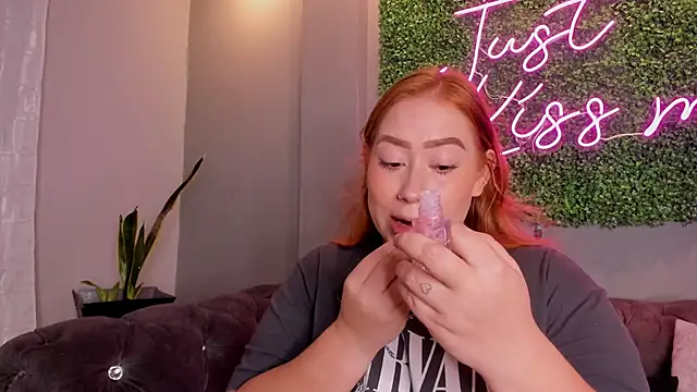 Snapshot of hannamartinn chatting on October 8, 3:31 pm hannamartinn online show from October 8, 3:31 pm