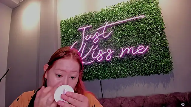 Snapshot of hannamartinn chatting on October 22, 3:34 pm hannamartinn online show from October 22, 3:34 pm