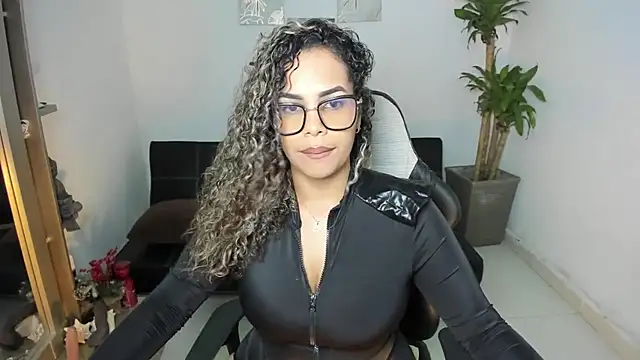 alyssannVhm online show from October 24, 2:30 am