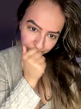 Snapshot of eleonoree chatting on December 1, 10:37 pm eleonoree online show from December 1, 10:37 pm