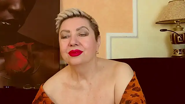 Snapshot of LadyPosh chatting on June 5, 8:03 pm LadyPosh online show from June 5, 8:03 pm