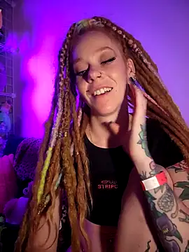 Snapshot of LucidLucy chatting on October 5, 6:34 am LucidLucy online show from October 5, 6:34 am