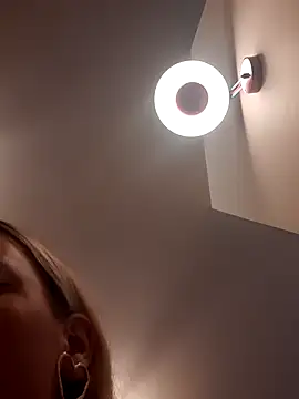 Snapshot of Dirtyfeelin chatting on February 6, 11:24 am Dirtyfeelin online show from February 6, 11:24 am