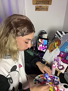 Snapshot of Littlebunny21 chatting on December 6, 1:40 am Littlebunny21 online show from December 6, 1:40 am