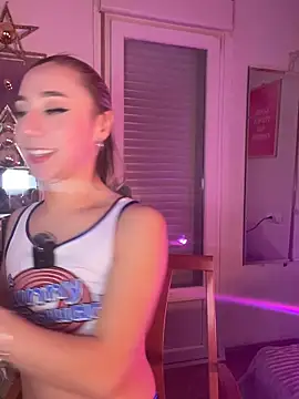 Snapshot of Littlebunny21 chatting on January 7, 12:24 am Littlebunny21 online show from January 7, 12:24 am