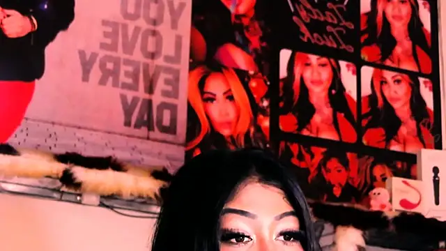 Snapshot of indian_dreamgirl chatting on September 28, 12:43 pm indian dreamgirl online show from September 28, 12:43 pm