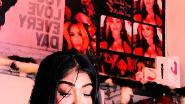 Snapshot of indian_dreamgirl chatting on October 22, 8:19 pm indian dreamgirl online show from October 22, 8:19 pm