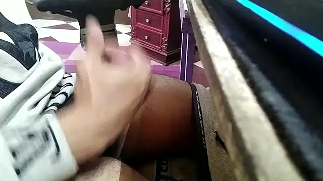 growing20yo online show from February 3, 10:37 pm