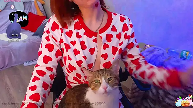 Snapshot of DanaMartina chatting on February 9, 9:47 am DanaMartina online show from February 9, 9:47 am