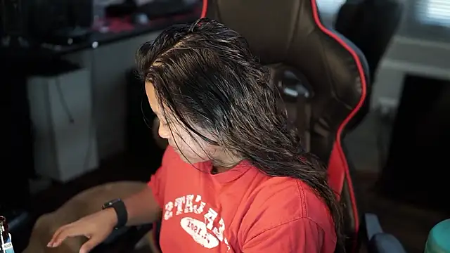 Snapshot of Bubbleliyah chatting on December 1, 4:29 pm Bubbleliyah online show from December 1, 4:29 pm