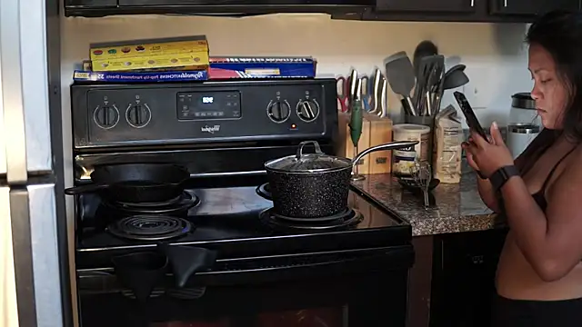 Snapshot of Bubbleliyah chatting on December 3, 3:00 pm Bubbleliyah online show from December 3, 3:00 pm