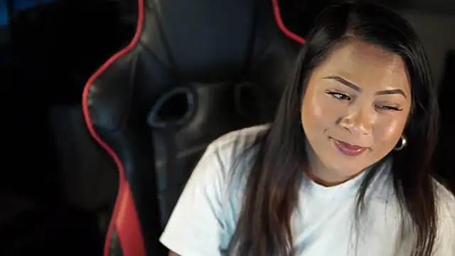 Snapshot of Bubbleliyah chatting on December 13, 8:09 am Bubbleliyah online show from December 13, 8:09 am