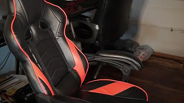 Snapshot of Bubbleliyah chatting on December 16, 12:15 am Bubbleliyah online show from December 16, 12:15 am