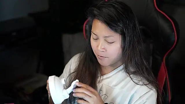 Snapshot of Bubbleliyah chatting on December 17, 11:28 am Bubbleliyah online show from December 17, 11:28 am