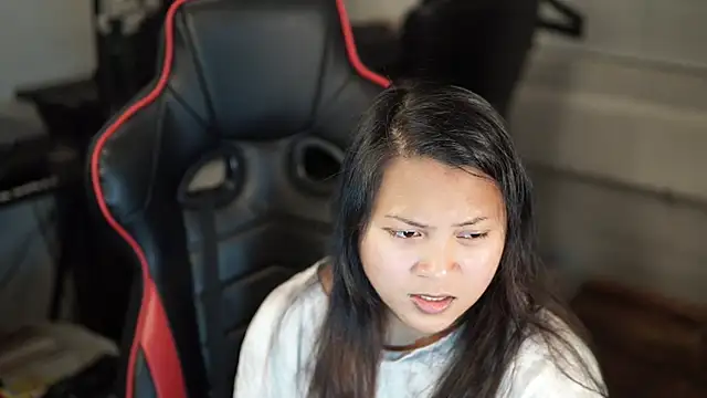 Snapshot of Bubbleliyah chatting on December 18, 3:15 am Bubbleliyah online show from December 18, 3:15 am