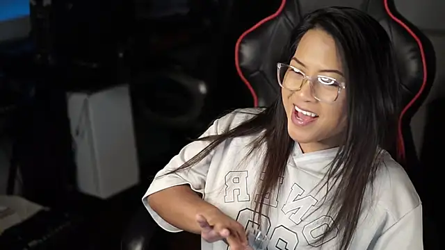 Snapshot of Bubbleliyah chatting on December 30, 4:09 am Bubbleliyah online show from December 30, 4:09 am