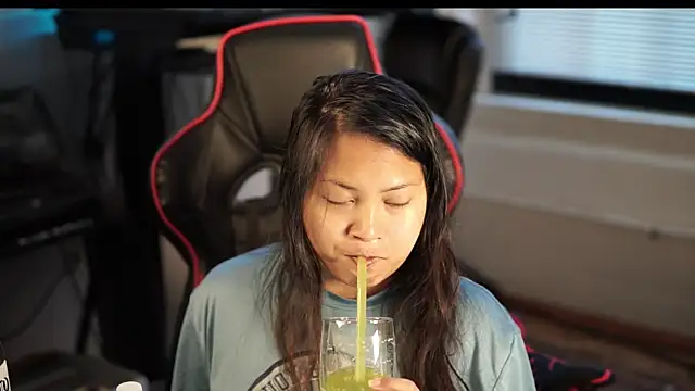 Snapshot of Bubbleliyah chatting on January 4, 2:14 pm Bubbleliyah online show from January 4, 2:14 pm