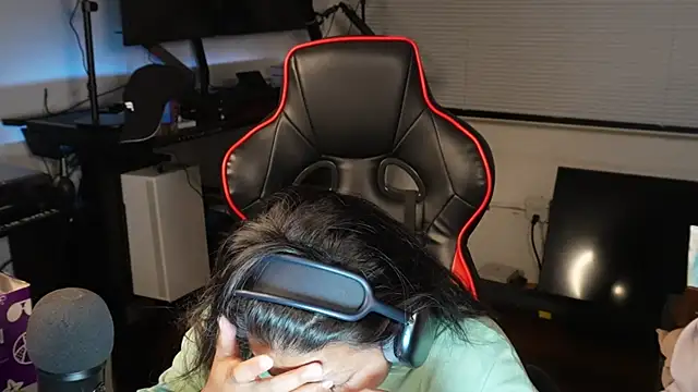 Snapshot of Bubbleliyah chatting on February 2, 11:53 pm Bubbleliyah online show from February 2, 11:53 pm