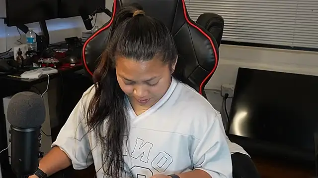 Snapshot of Bubbleliyah chatting on February 19, 12:03 am Bubbleliyah online show from February 19, 12:03 am