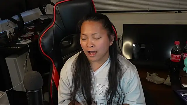 Snapshot of Bubbleliyah chatting on February 19, 3:06 am Bubbleliyah online show from February 19, 3:06 am