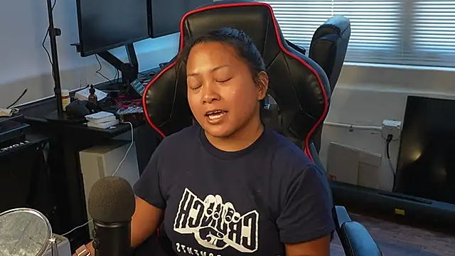 Snapshot of Bubbleliyah chatting on February 24, 6:15 pm Bubbleliyah online show from February 24, 6:15 pm