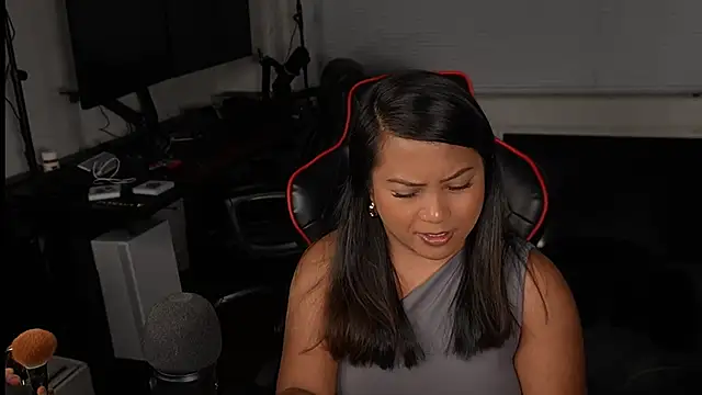 Snapshot of Bubbleliyah chatting on March 13, 4:49 am Bubbleliyah online show from March 13, 4:49 am