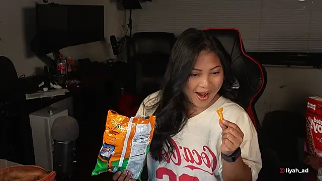 Snapshot of Bubbleliyah chatting on November 12, 1:39 am Bubbleliyah online show from November 12, 1:39 am